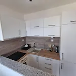 Sea View Apartman *