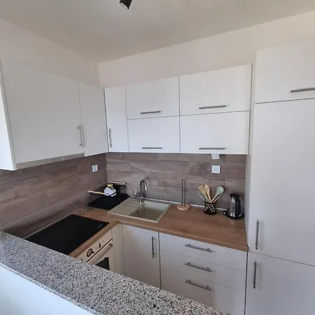 Sea View Apartment *
